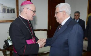 Le nouvel ambassadeur du Pape rencontre M. Abbas en décembre 2012.